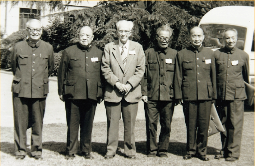 2、国际水稻会议老科学家相聚（1980年10月·南京） 左起：李连捷、熊毅、梭颇、侯光炯、陈恩凤、李庆逵.png